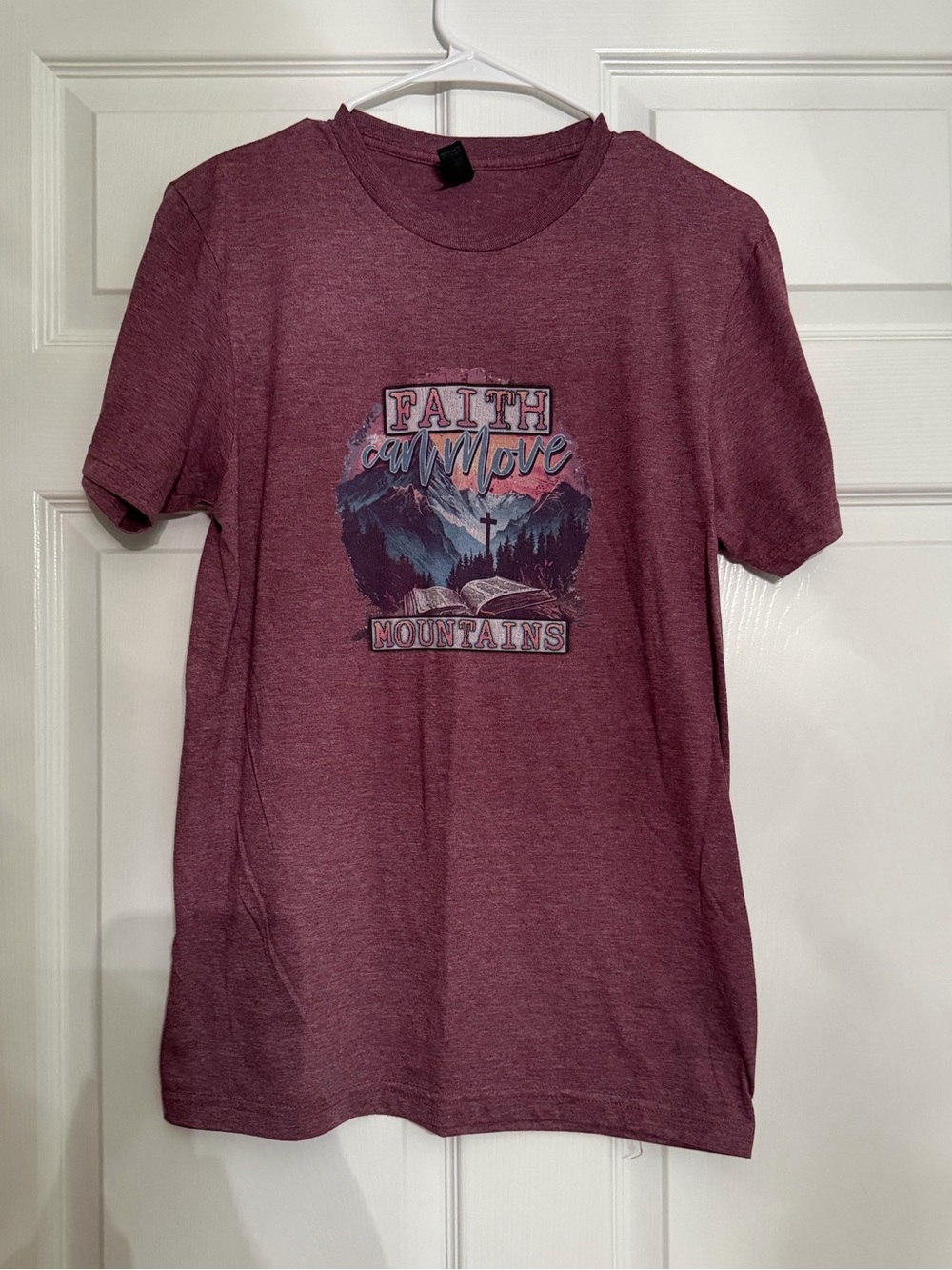 Gildan Maroon 'Faith Can Move Mountains' Graphic Tee